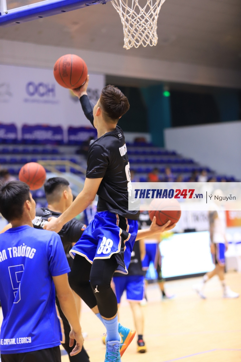 Lên rổ nhẹ, Quang Anh khiến HLV đội đối thủ phải tạm dừng trận đấu 152409
