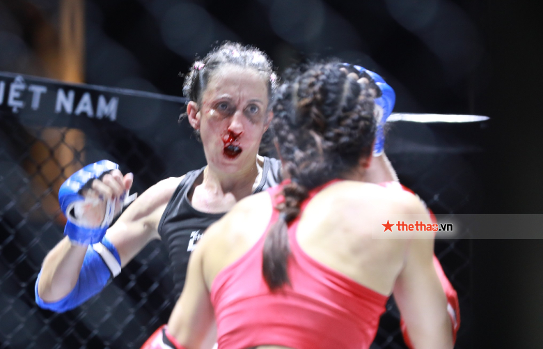 Lần đầu tiên trong lịch sử: 'Áo dài và nón lá Việt Nam' xuất hiện trên sàn đấu MMA 208325