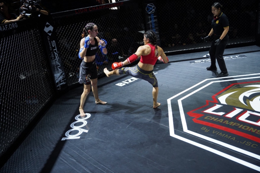 Lần đầu tiên trong lịch sử: 'Áo dài và nón lá Việt Nam' xuất hiện trên sàn đấu MMA 208333
