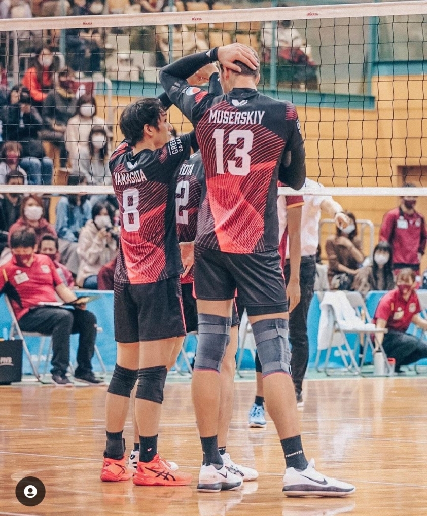 Khổng lồ Nga 2m19 phá đảo V.League bóng chuyền nam Nhật Bản, đập không ai đỡ 220856