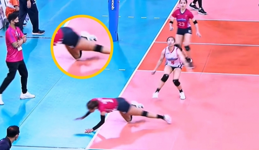 Sao bóng chuyền Alyssa Valdez dính chấn thương, đồng đội bế rời sân 229114