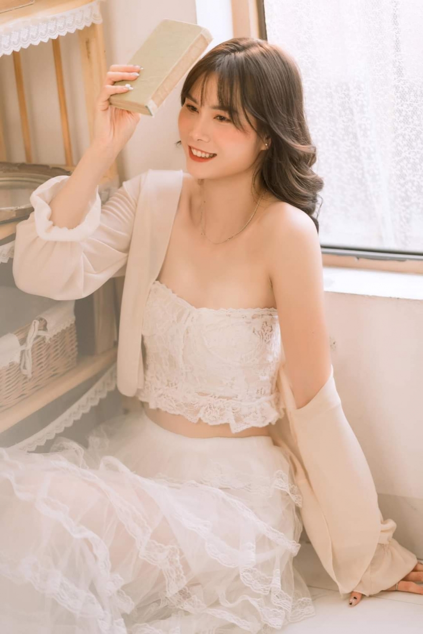 Hotgirl bóng chuyền 1m85 diện váy khoe vai trần, fan giục đi thi hoa hậu 230242