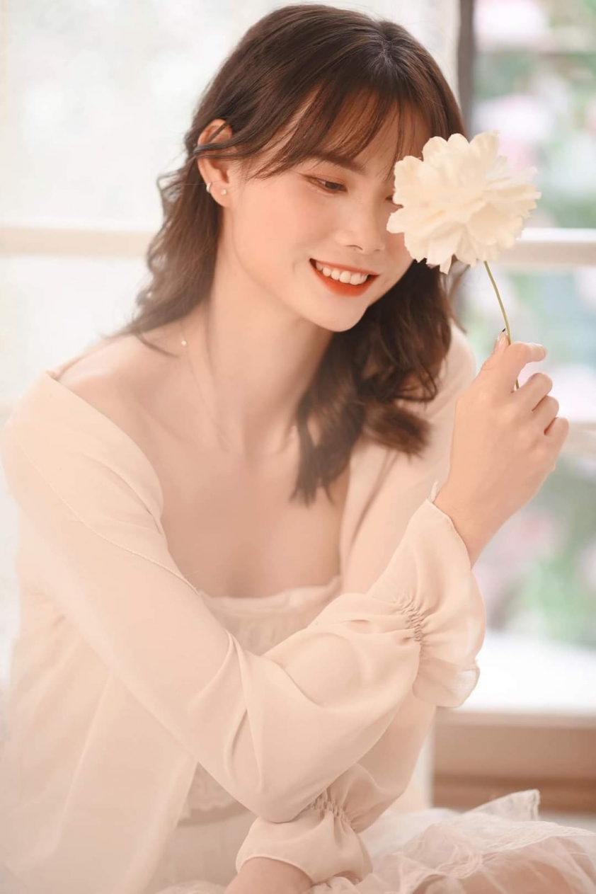 Hotgirl bóng chuyền 1m85 diện váy khoe vai trần, fan giục đi thi hoa hậu 230246