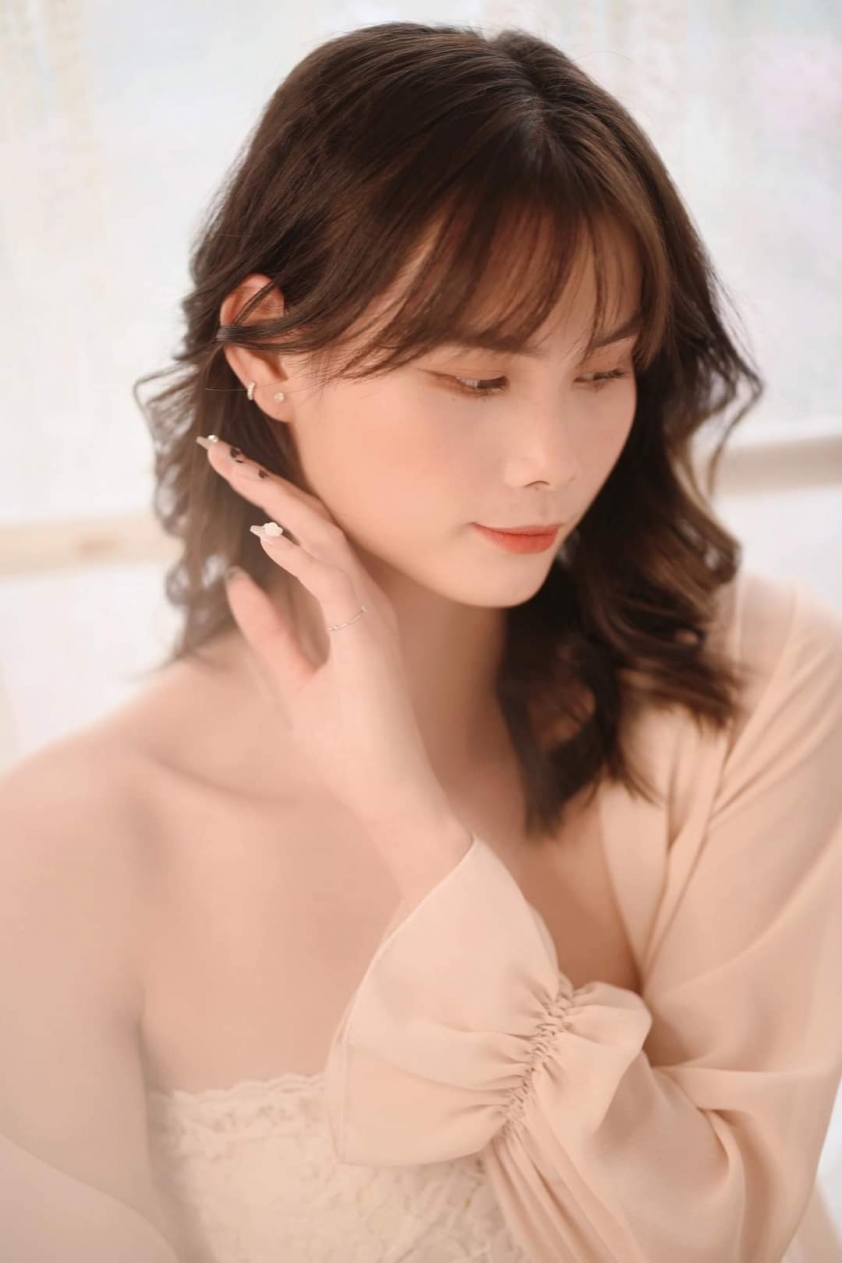 Hotgirl bóng chuyền 1m85 diện váy khoe vai trần, fan giục đi thi hoa hậu 230247