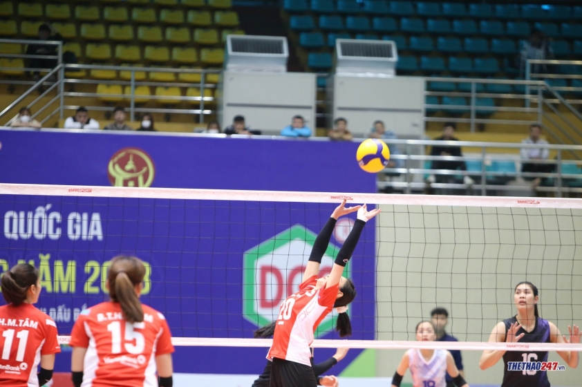 Hoa khôi bóng chuyền Thu Hoài trở lại thi đấu, nhan sắc thăng hạng 253144