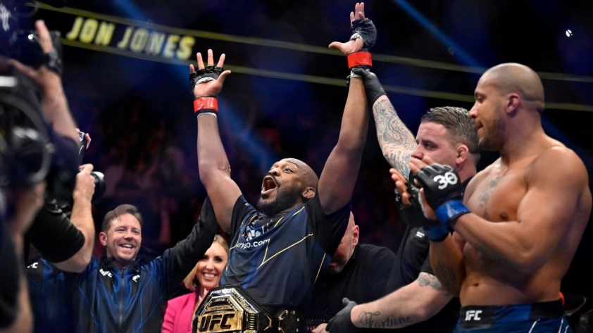 Hạ knock-out đối thủ sau 2 phút, Jon Jones thêm chiến tích vào lịch sử MMA vĩ đại 255308