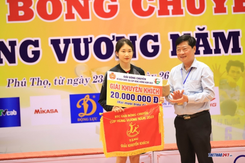Trao thưởng cá nhân và đồng đội giải bóng chuyền Cúp Hùng Vương 2023 262221
