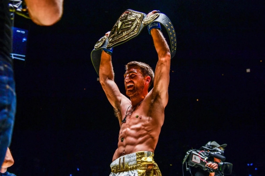 Địa chấn: Jonathan Haggerty knock-out huyền thoại Muay Thái Nong-o ở hiệp 1 271960