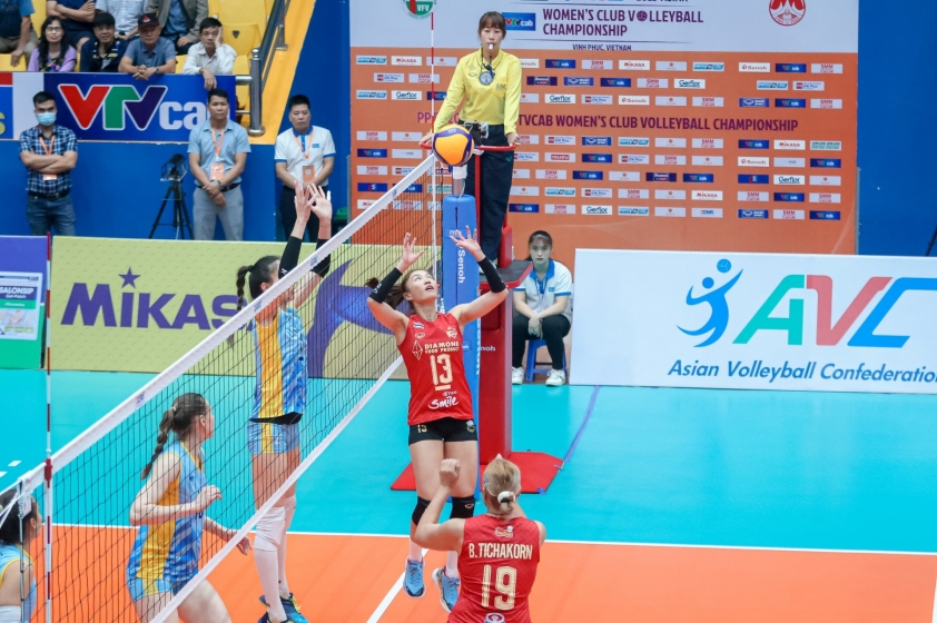 Huyền thoại Thái Lan Nootsara Tomkom nói gì về bàn thua trước Altay? 273553