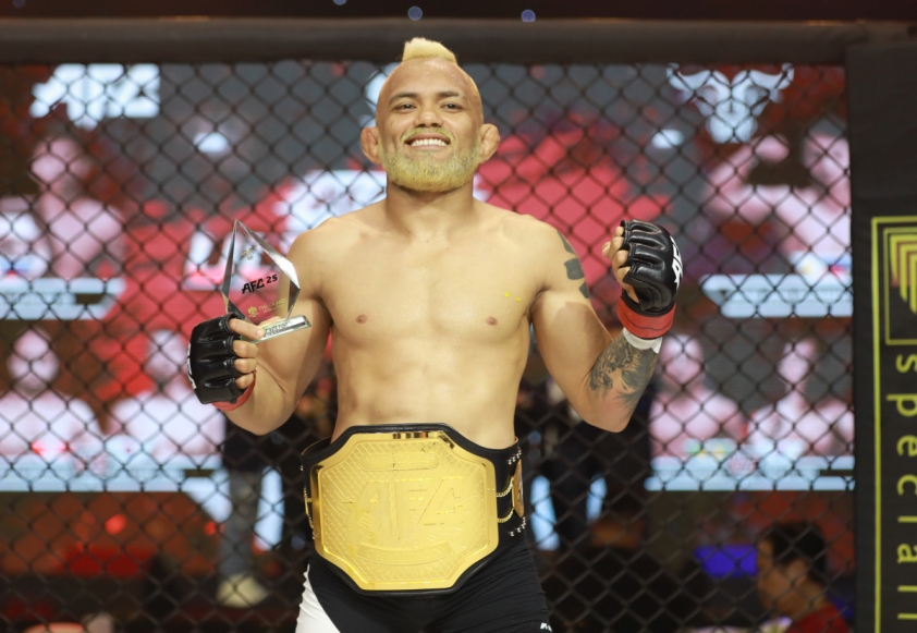 AFC 25: Robson Oliveira hạ knock-out con trai huyền thoại Rene Catalan 290986