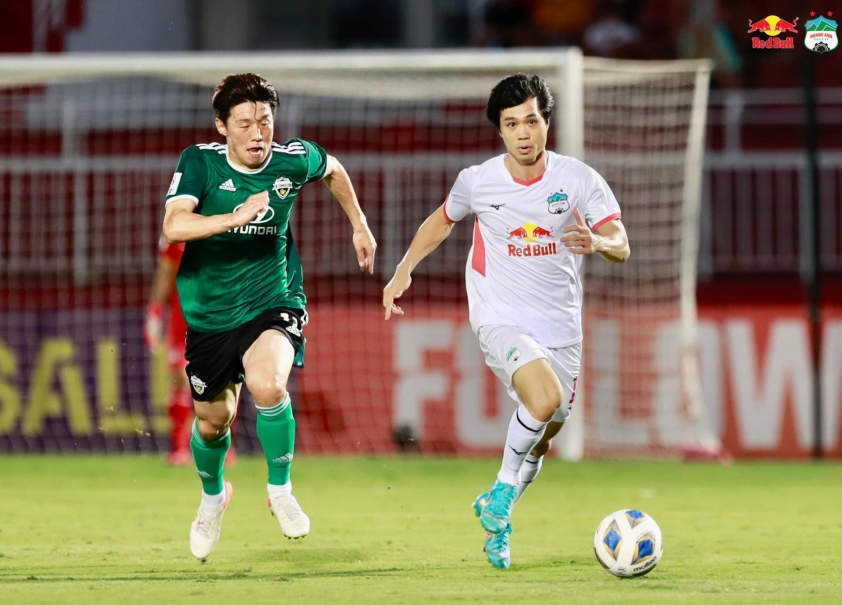 HLV Hàn Quốc chỉ rõ 2 cầu thủ HAGL đủ trình đá ở K-League 130460