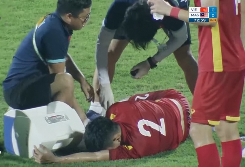 Không ra nước ngoài phẫu thuật, trụ cột U23 Việt Nam lên bàn mổ-150908