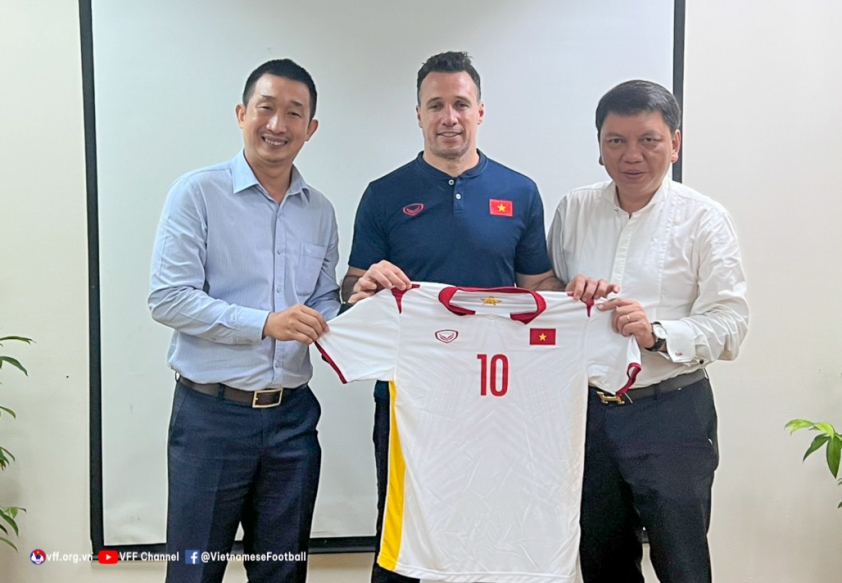 HLV từng vô địch World Cup làm việc với VFF 165649