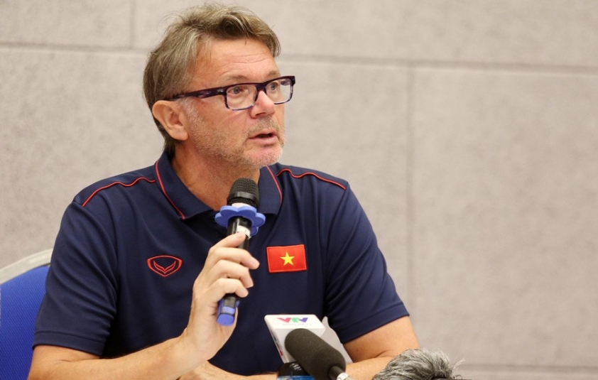 hlv-philippe-trousier-tra-loi-bao-chi-5-1675123437.jpg