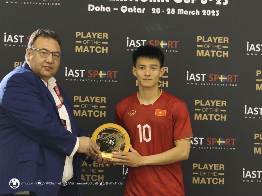 nguyen-thanh-nhan-nhan-giai-cau-thu-xuat-sac-nhat-tran-u23-viet-nam-vs-u23-kyrgyzstan-20230329095149-1691108766.jpg