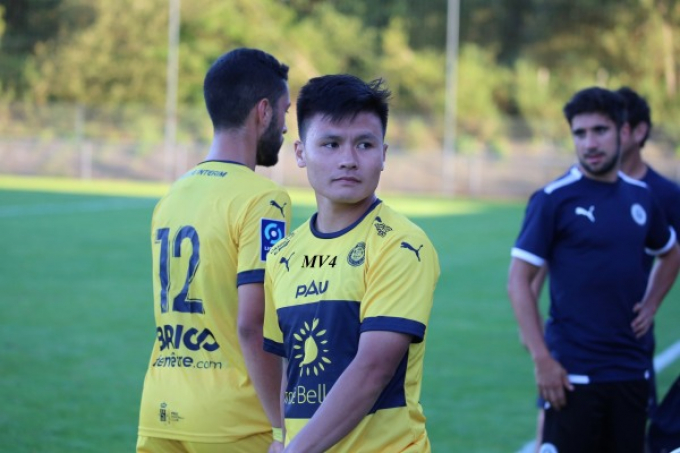 quang-hai-du-bi-vao-san-ngay-trong-hiep-1-pau-fc-thang-toi-thieu-4_680