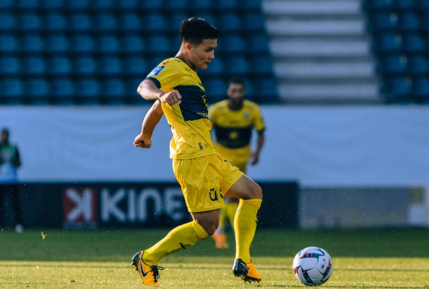Báo Pháp ấn tượng duy nhất Quang Hải ở trận Pau FC hòa Dijon-167770