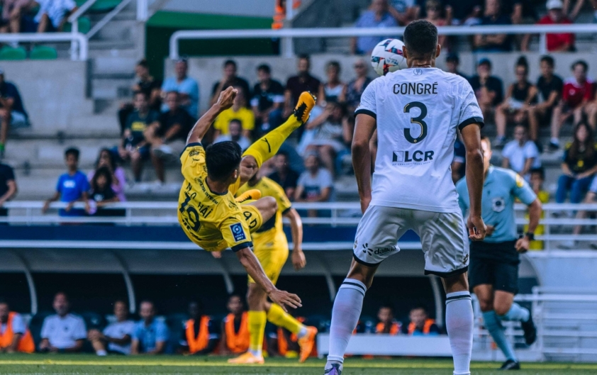 Báo Pháp ấn tượng duy nhất Quang Hải ở trận Pau FC hòa Dijon 167771