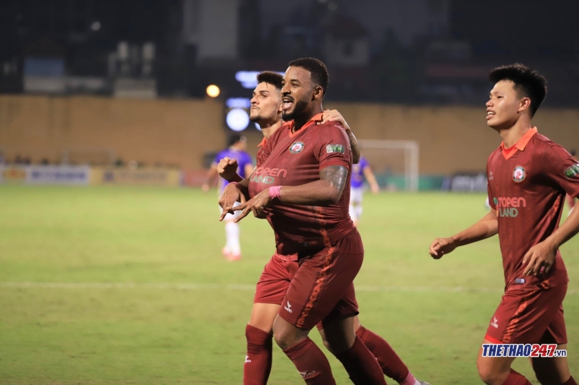 Rafealson lập hattrick giúp Bình Định thắng đậm Hà Nội FC