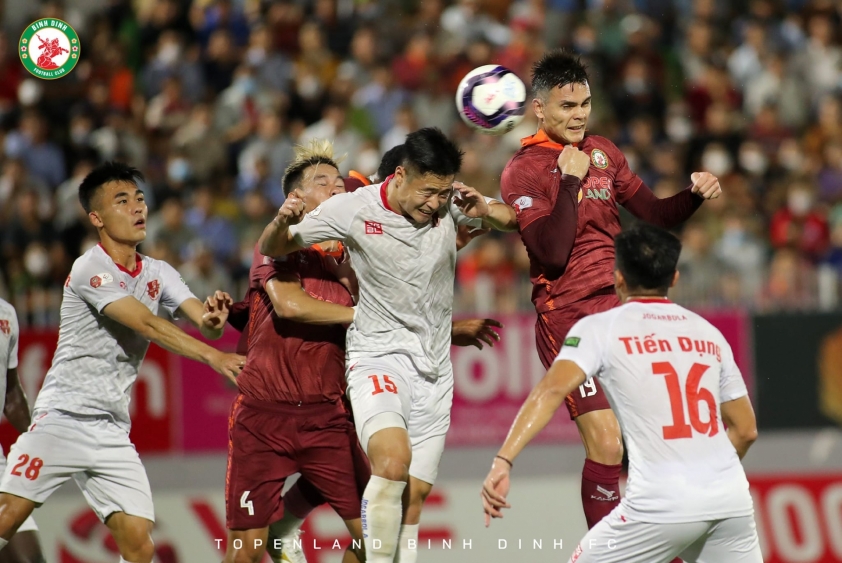 Trực tiếp Bình Định 0-0 Hải Phòng: Văn Lâm liên tiếp cứu thua! 187304