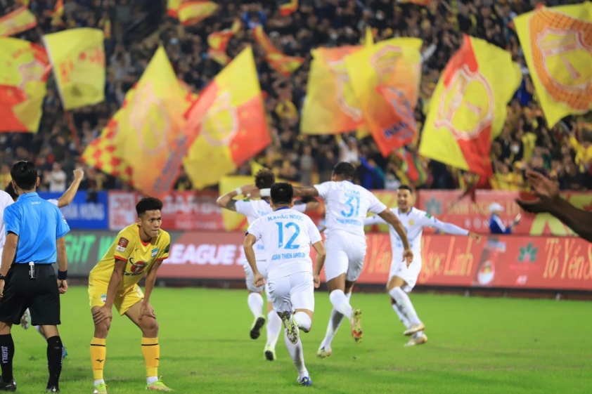 Trực tiếp Nam Định 1-0 HAGL: Bàn mở điểm sớm! 248649Trực tiếp Nam Định 1-0 HAGL: Bàn mở điểm sớm! 248649