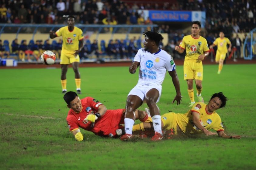 Trực tiếp Nam Định 1-0 HAGL: Bỏ lỡ đáng tiếc! 248662
