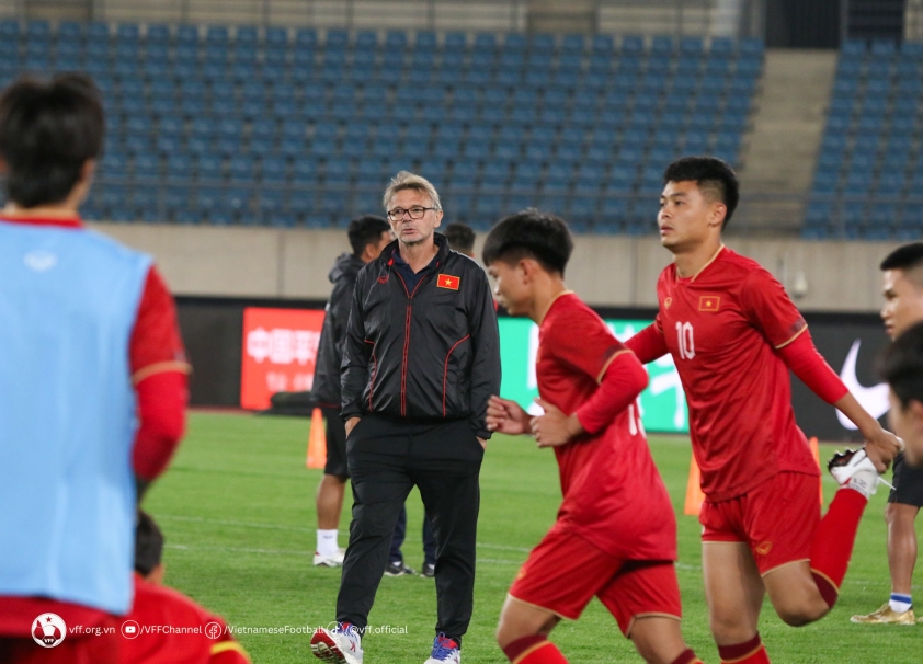 troussier-que-ngoc-hai-1699350392.jpg