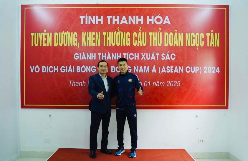 Doãn Ngọc Tân lần đầu được mừng công vô địch AFF Cup 581181
