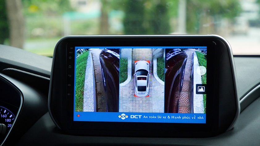 Màn hình Android tích hợp Camera 360 giúp tài xế quan sát được toàn cảnh xung quanh