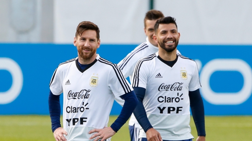 'Không có World Cup thì Messi vẫn vĩ đại hơn Ronaldo' 234938