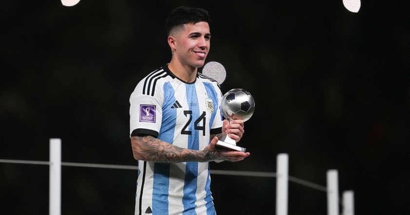 Đồng đội viết tâm thư đầy xúc động cầu xin Messi không từ giã ĐTQG 235351