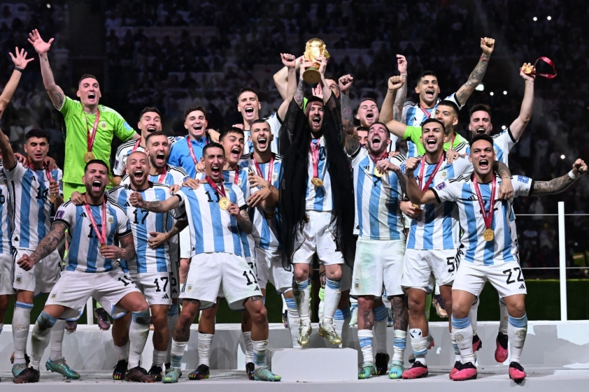 Vì Ronaldo, Messi bị 'tước' đi vinh dự lớn nhất sự nghiệp 235214