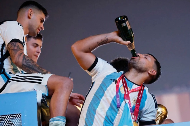 Messi bất ngờ nổi giận với bạn thân ngay sau chức vô địch World Cup 239219