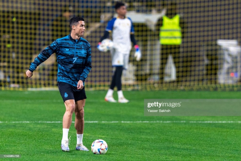 Ronaldo lập siêu phẩm trong lần đầu tiên khoác áo Al Nassr 239242