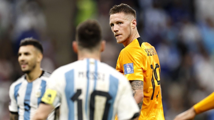 Tin chuyển nhượng 8/1: MU chốt 'hung thần' của Messi, lộ 4 cái tên sẽ phải rời Old Trafford 240312
