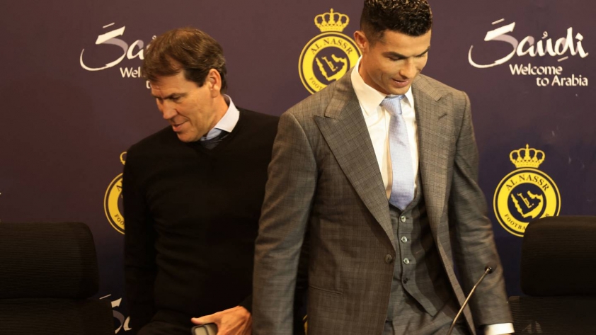 Vừa đến Al Nassr, Ronaldo đã được khen sánh ngang với 'Vua bóng đá' Pele 240615
