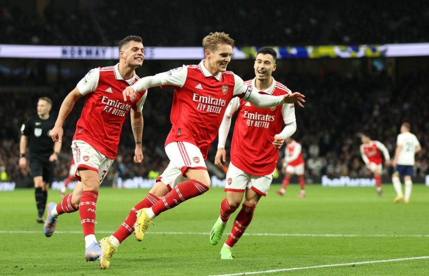 Hạ đẹp Tottenham, Arsenal tạo nên điều chưa từng có trong lịch sử 242332