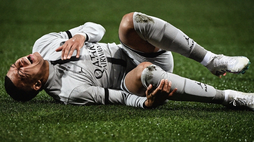 kylian-mbappe-psg-2022-23-1675379937.jpg