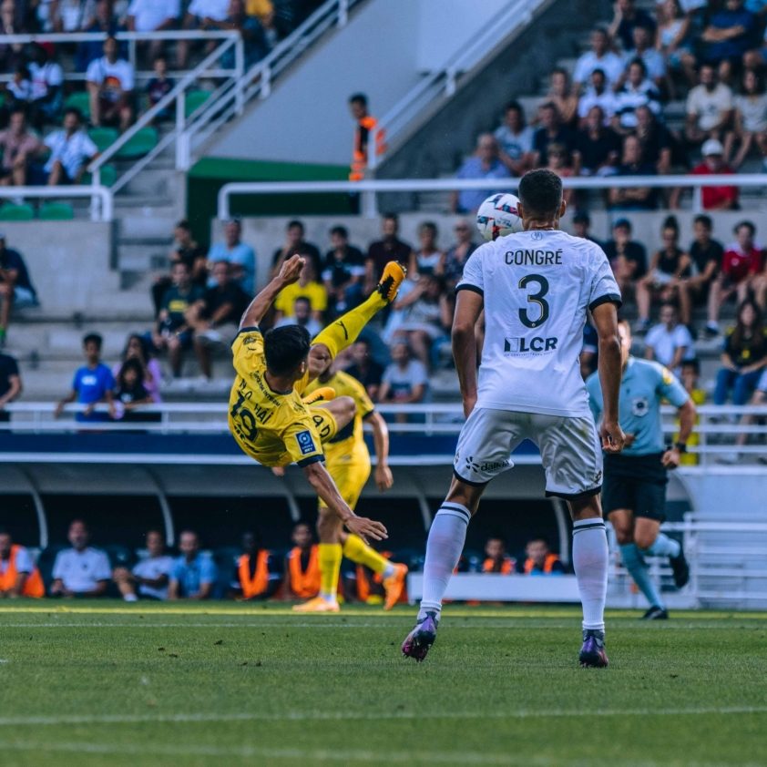 Quang Hải đá chính, Pau FC nhận 'mưa lời khen' từ báo chí Pháp 168094