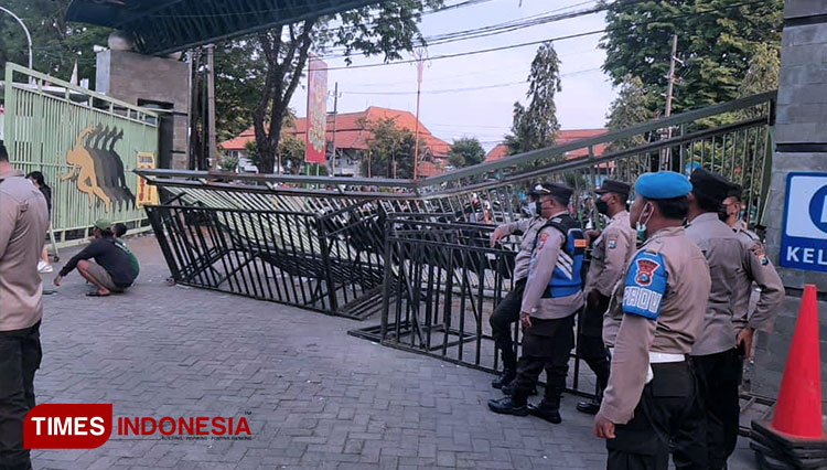 Bóng đá Indonesia để lại hình ảnh xấu xí, phản cảm trong khu vực ĐNÁ 188006