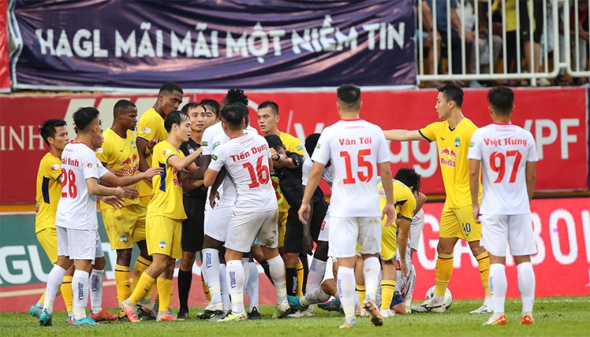 Vòng 17 V-League 2022: Cuộc chiến nhóm 'cầm đèn đỏ' 194796