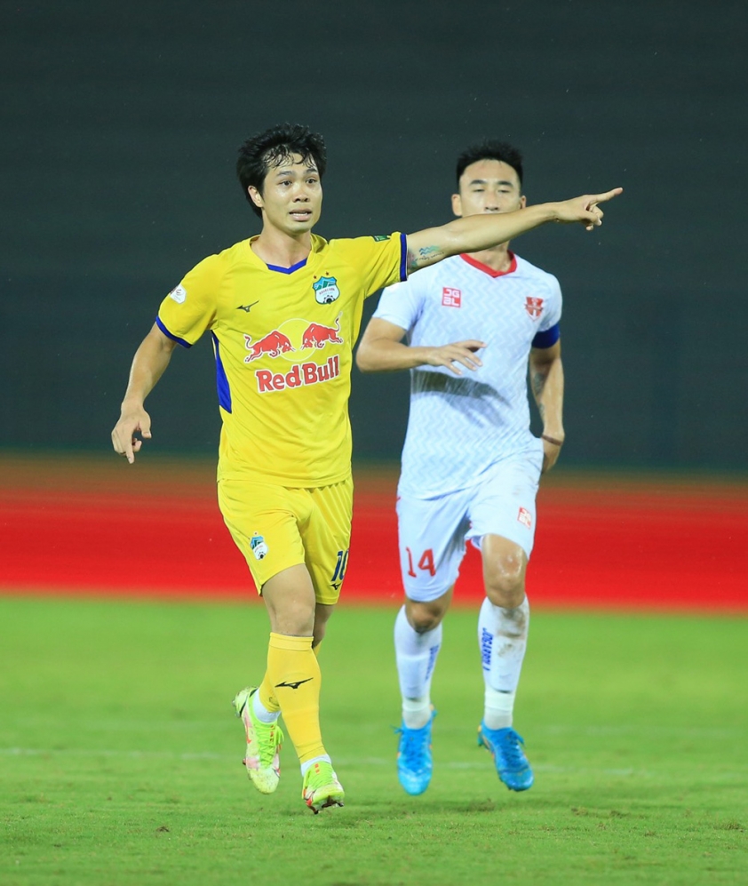 Sau vòng 17 V-League: Căng thẳng đến nghẹt thở 196395