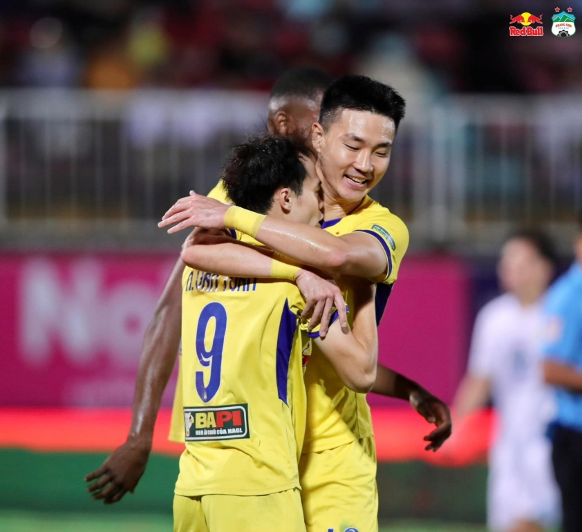 Trực tiếp HAGL 2-0 Nam Định: Văn Toàn lập công 213670