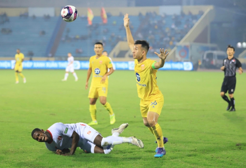 HLV Hải Phòng FC nói gì khi bị 'thiệt quân' trong cuộc đua vô địch 215305
