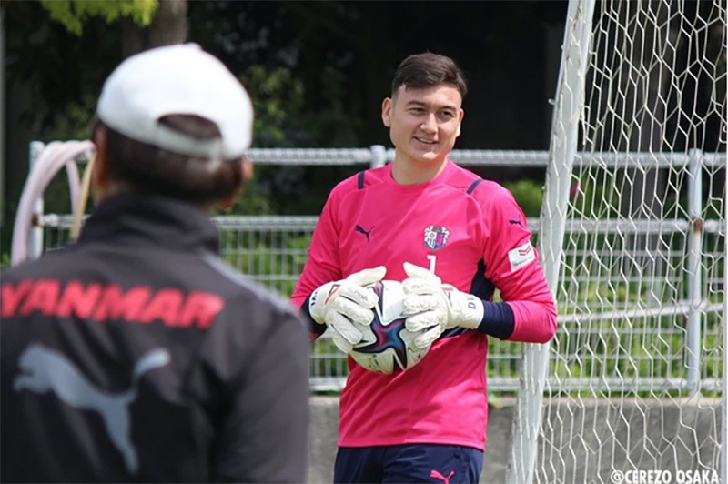 dang-van-lam-tuoi-roi-khoe-ao-mau-hong-o-cerezo-osaka-4