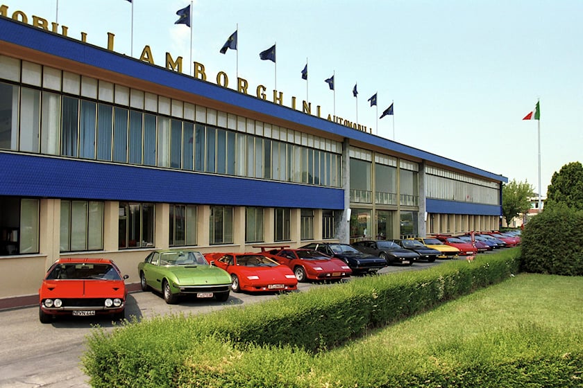 Khám ph nhà máy huyền thoại của thương hiệu Lamborghini 262340