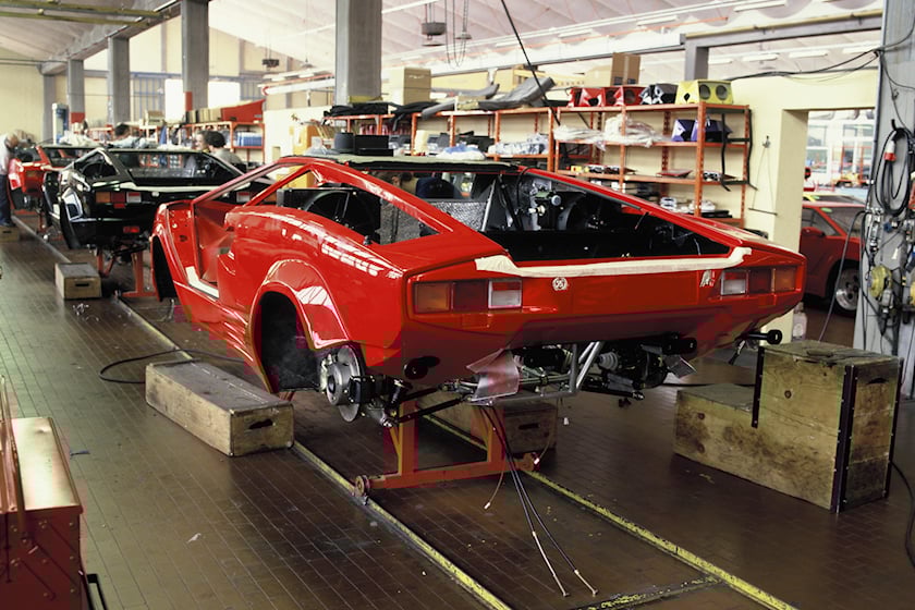 Khám ph nhà máy huyền thoại của thương hiệu Lamborghini 262341