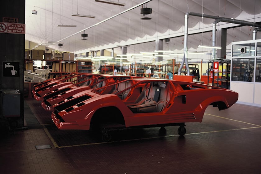 Khám ph nhà máy huyền thoại của thương hiệu Lamborghini 262343
