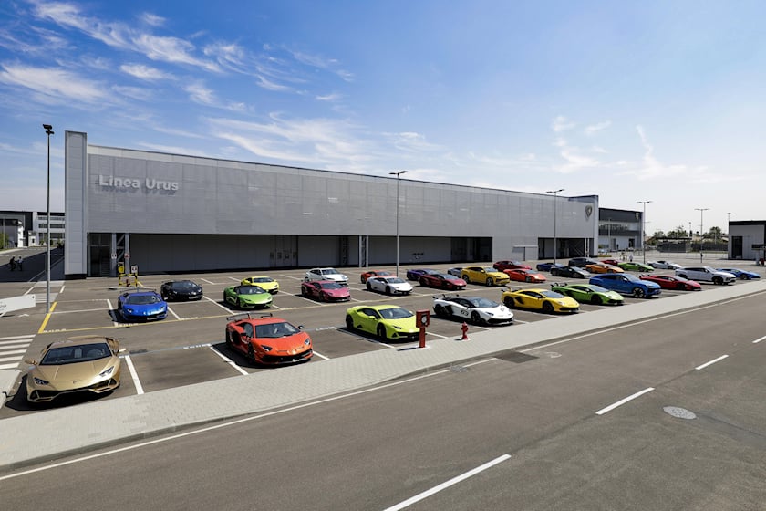 Khám ph nhà máy huyền thoại của thương hiệu Lamborghini 262351