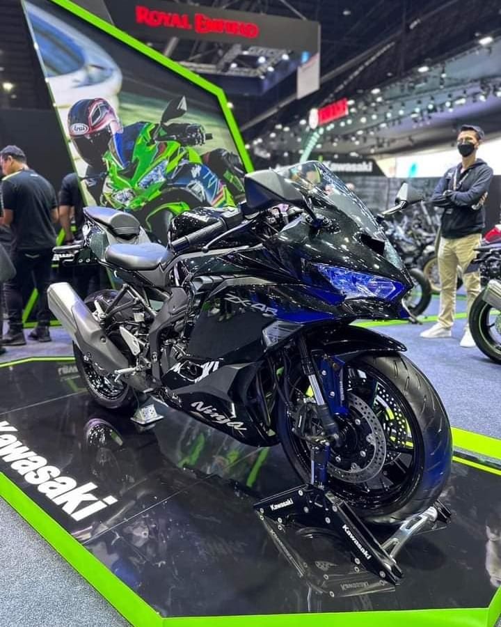 Cận cảnh Kawasaki ZX-4R vừa ra mắt tại Thái Lan, bản tiêu chuẩn giá hơn 9000 USD 262532